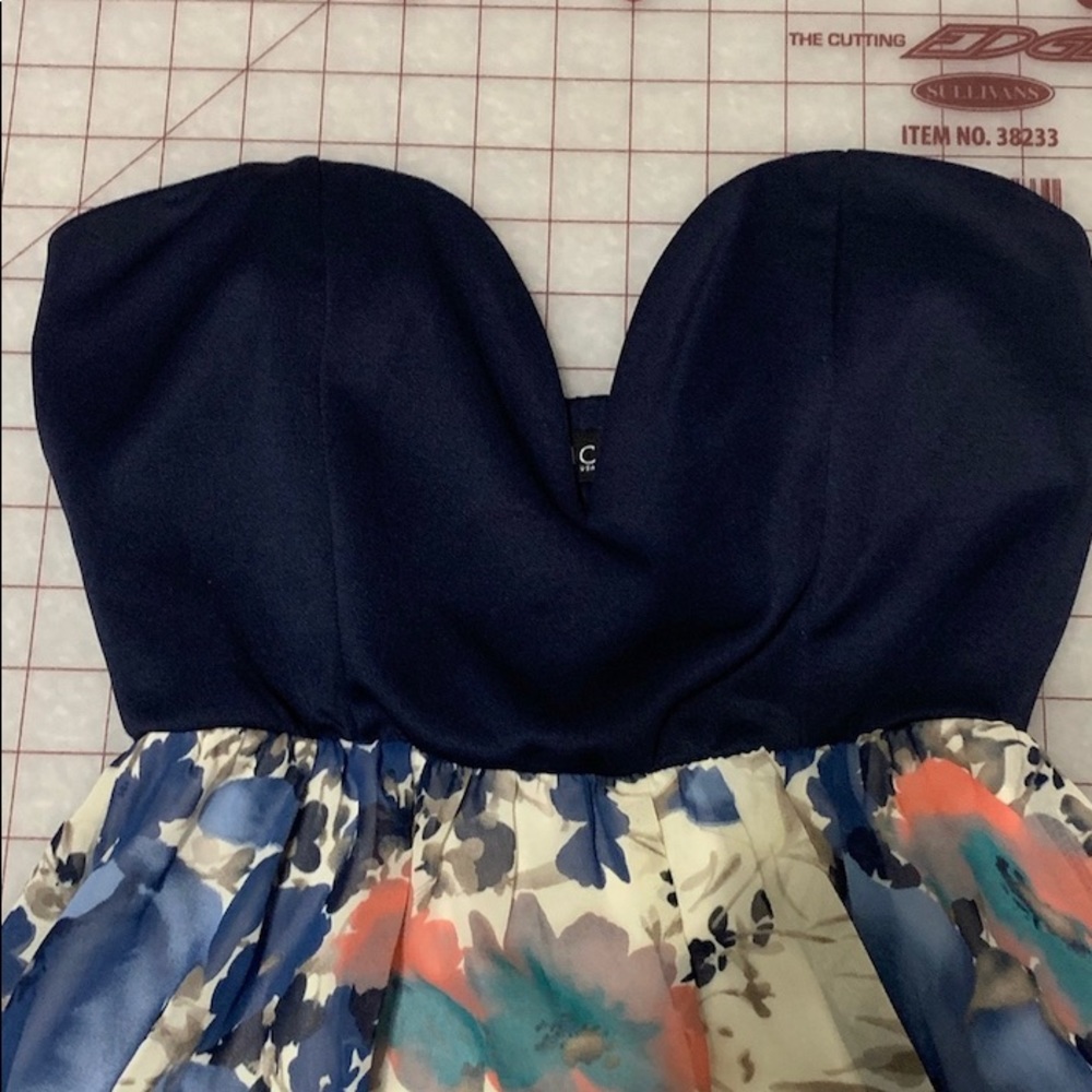 Trac Women’s Floral Dress. .267 - Picture 2 of 3